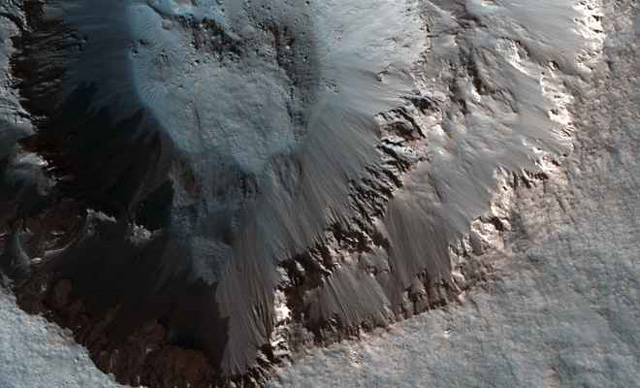 Forrás: NASA, JPL, UA Forrás: NASA, JPL, UA