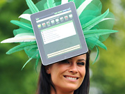 �me, a fejen hordhat� iPad!